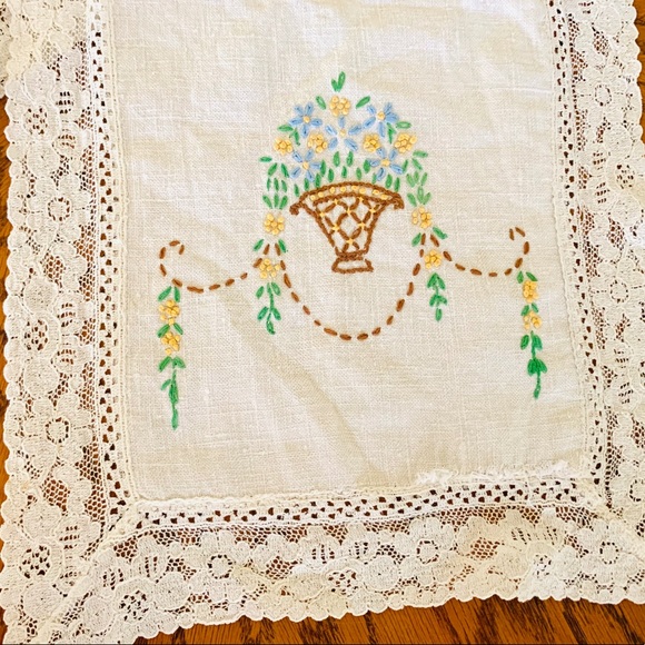 Vintage Hand Embroidered Linen Lace Dresser Scarf - Picture 3 of 11